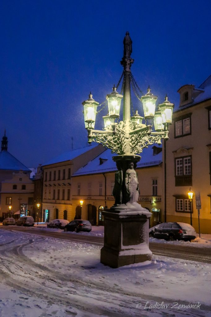 Kandelábr pouličního osvětlení - Loretánská ulice