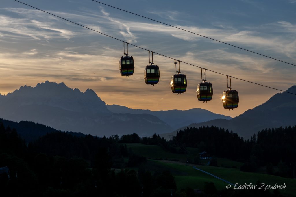 Lanovka na Lärchfilzkogel při západu slunce