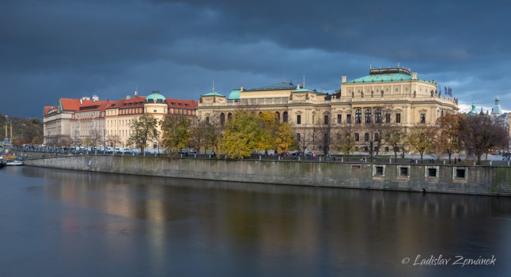 Rudolfinum a Dvořákovo nábřeží