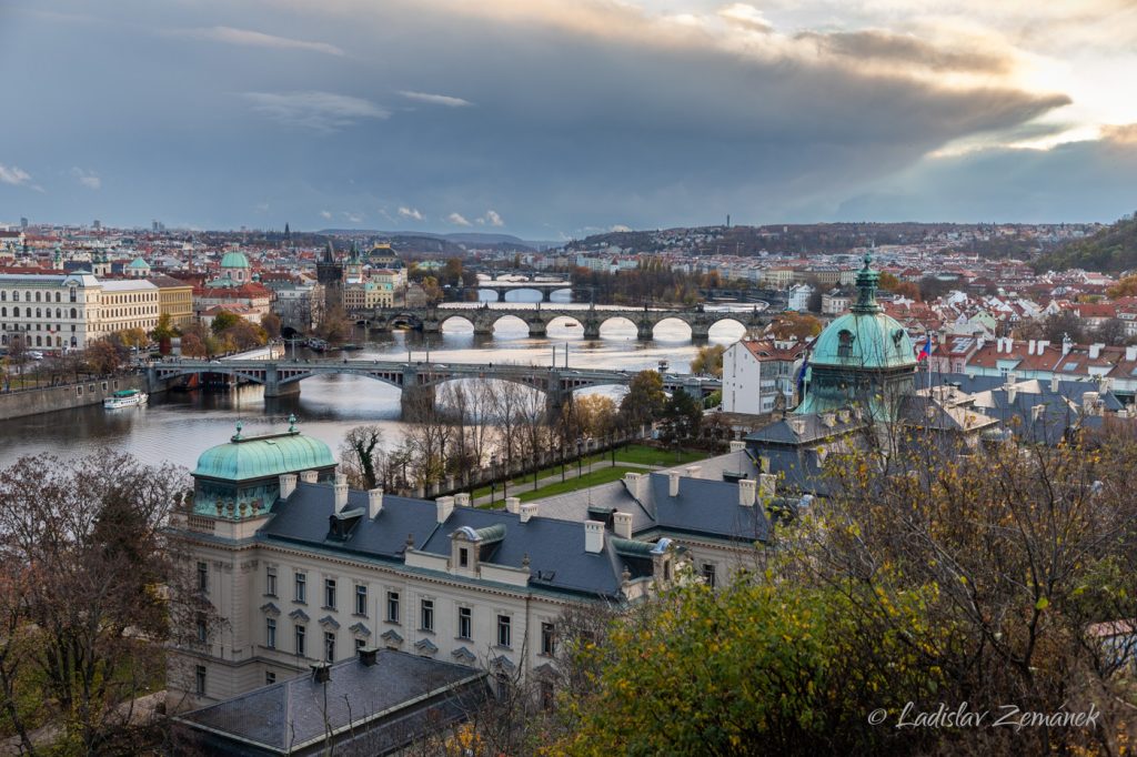 Pražské mosty od Hanavského pavilonu